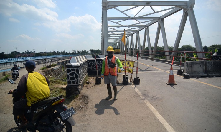 Jembatan Poncol Brebes Purwokerto Ditutup Total
