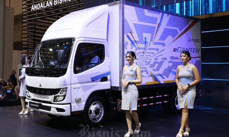 Peluncuran Truk Listrik eCanter di GIIAS 2024