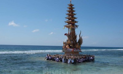 Upacara Ngaben Massal di Nusa Penida Bali