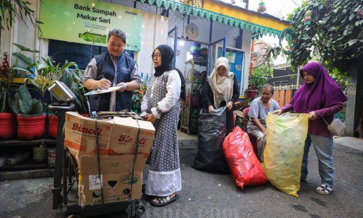 Bank Mandiri Berdayakan Bank Sampah