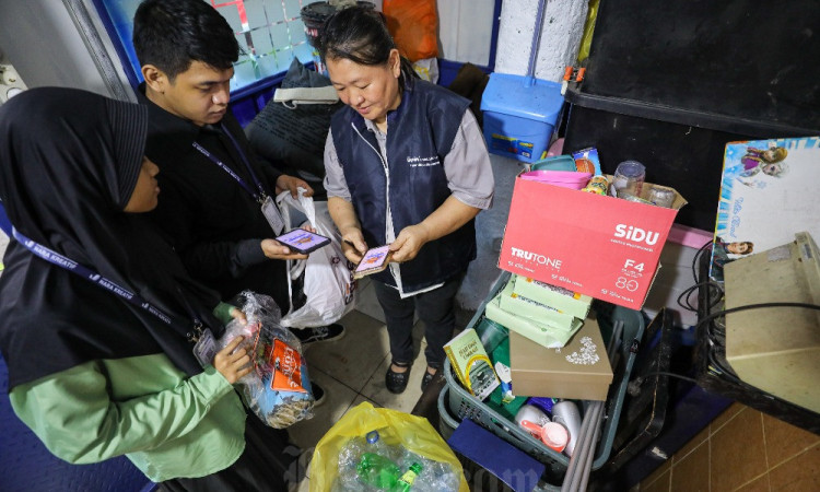 Bank Mandiri Berdayakan Bank Sampah