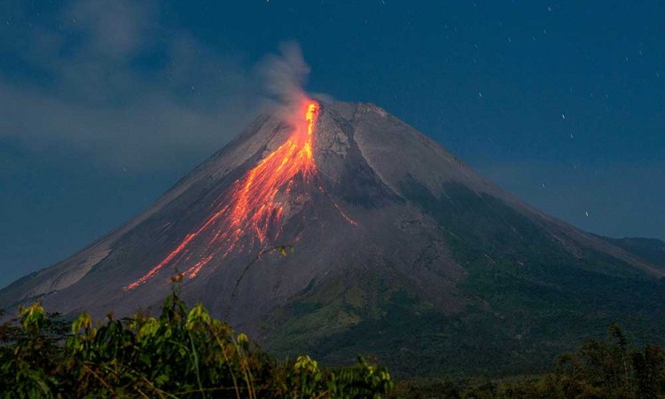 Gunung Merapi Kembali Keluarkan Lava Pijar Sejauh 1.600 Meter