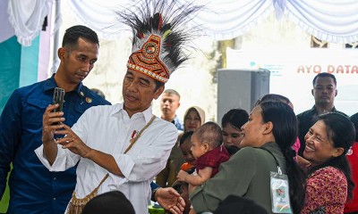 Presiden Joko Widodo Tinjau Acara Vaksin Nasional di Papua