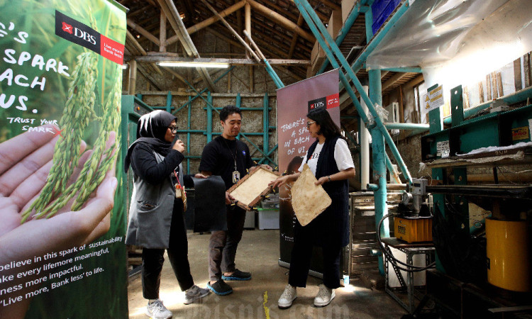 DBS Indonesia Kunjungi Wirausaha Penerima Dana Hibah Mycotech