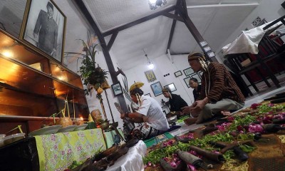 Ritual Jamasan Pusaka Bung Karno di Kediri