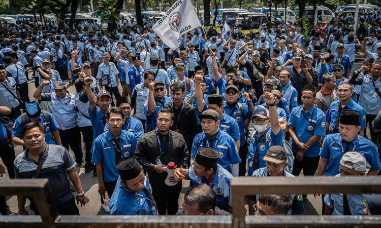 Aksi Unjuk Rasa Sopir JakLingko