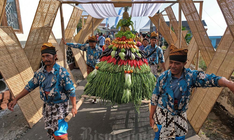 Kirab Tumpeng Lan Tampa Boyong Cacak