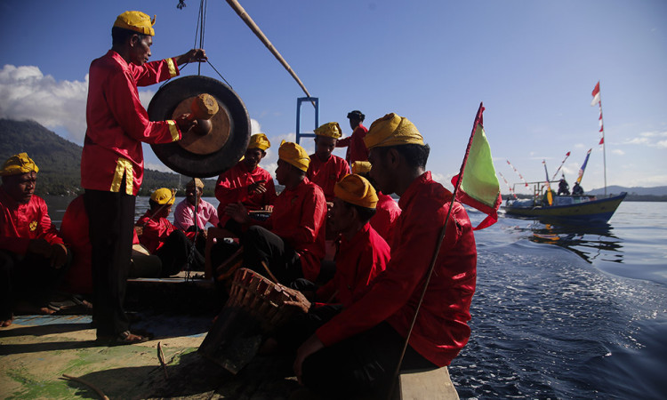 Ritual Sigofi Ngolo pada Festival Teluk Jailolo 2024