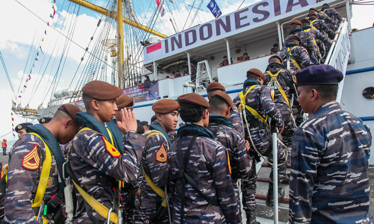 Pemberangkatan KRI Bima Suci