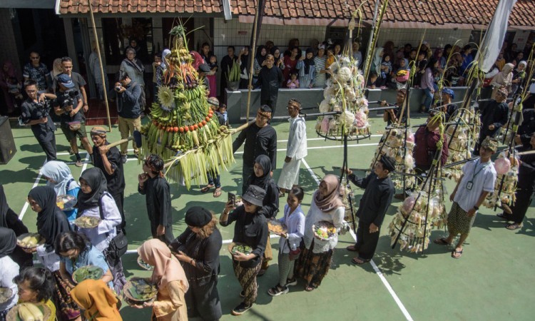 Tradisi Tutup Taun Kampung Adat Cireundeu