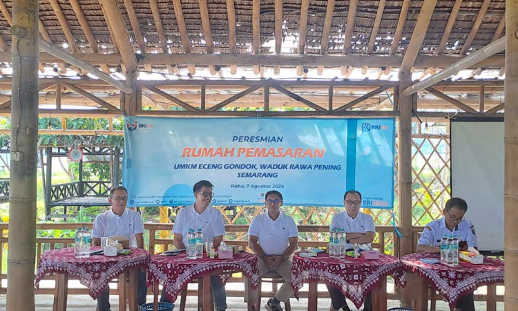 BRI Life Resmikan Rumah Pemasaran UMKM Eceng Gondok di Semarang