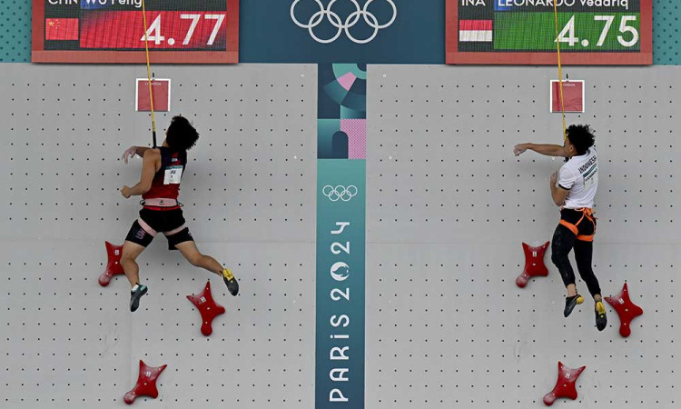 Atlet panjat tebing putra Indonesia Veddriq Leonardo berhasil meraih medali emas di Olimpiade Paris