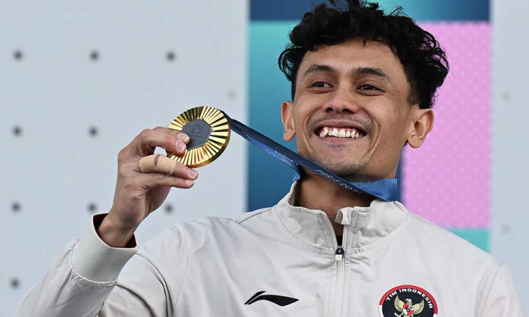 Atlet panjat tebing putra Indonesia Veddriq Leonardo berhasil meraih medali emas di Olimpiade Paris