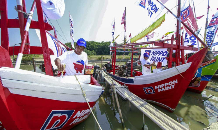Nippon Paint Indonesia Warnai 5.124 Kapal Nelayan di Seluruh Indonesia
