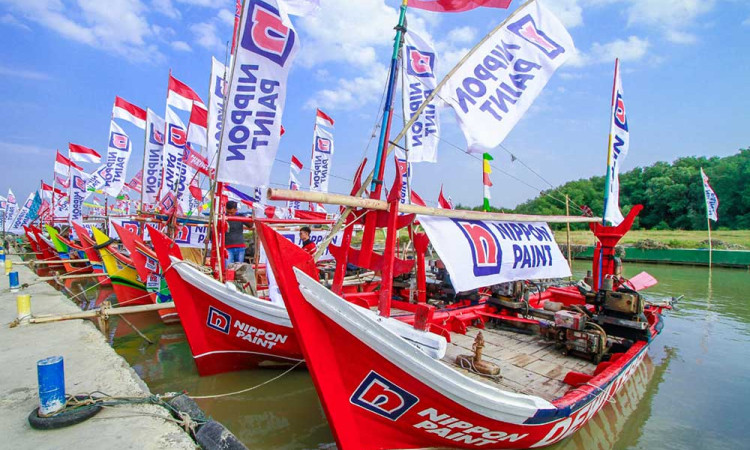 Nippon Paint Indonesia Warnai 5.124 Kapal Nelayan di Seluruh Indonesia