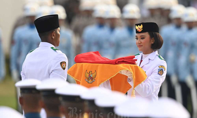 Upacara Penurunan Bendera di Ibu Kota Negara (IKN) Nusantara