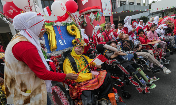 SLB YPAC Gelar Pawai Budaya Memperingati Kemerdekaan HUT RI ke-79