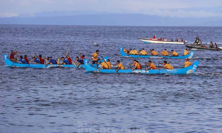 Lomba Perahu Kora-Kora