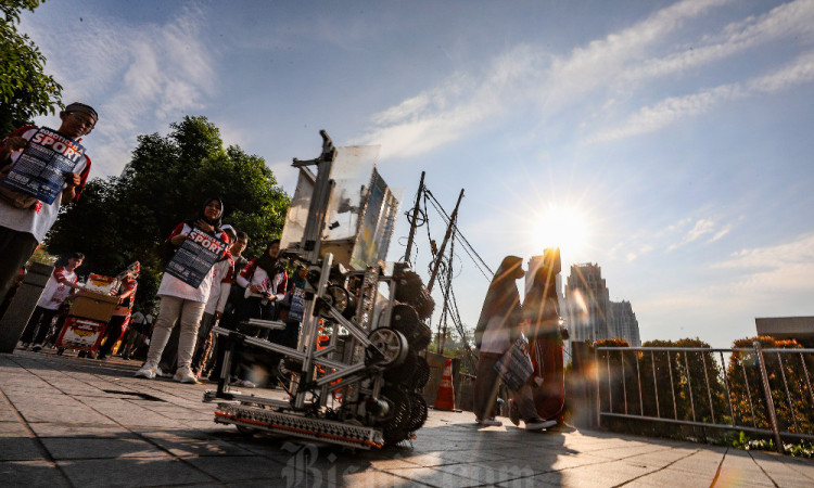 Madrasah International Technonatura Gelar Pawai Robotic Show