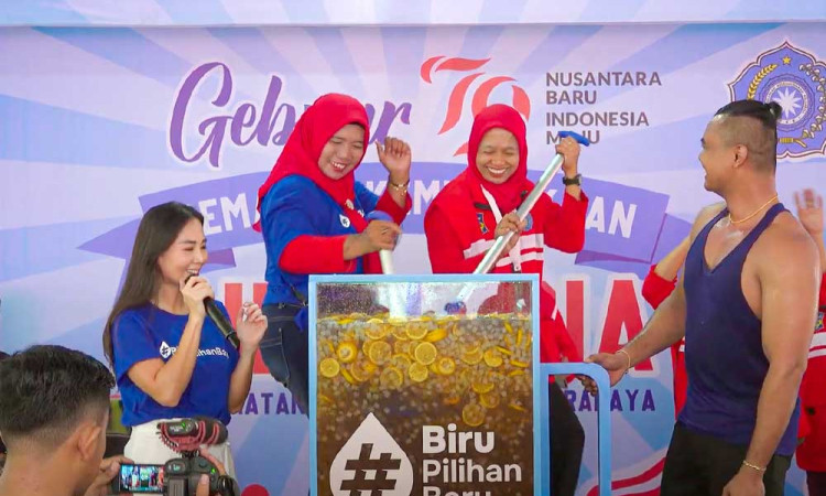 Air Minum Biru Bersama Kader Surabaya Hebat Rayakan Kemerdekaan RI Lewat Edukasi dan Upaya Pemecahan Rekor Dunia