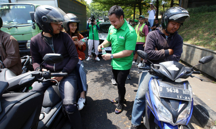 Coca-Cola Indonesia Bagikan Sprite Gratis di Tiga Titik Kota Bandung