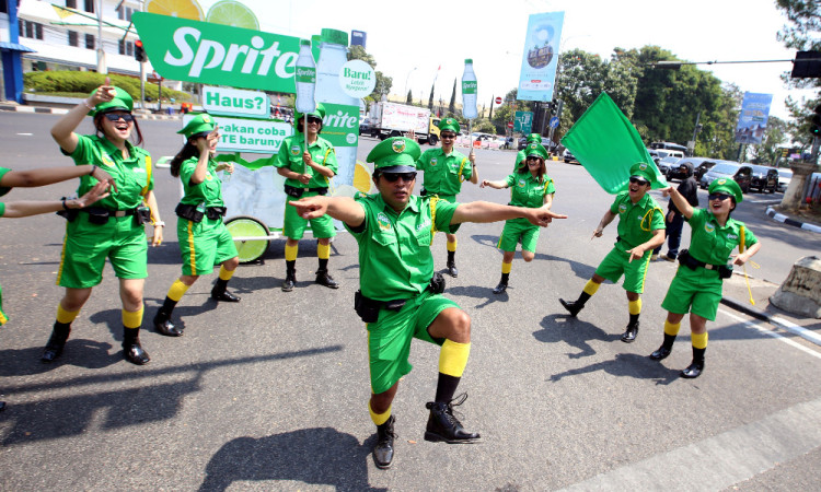 Coca-Cola Indonesia Bagikan Sprite Gratis di Tiga Titik Kota Bandung