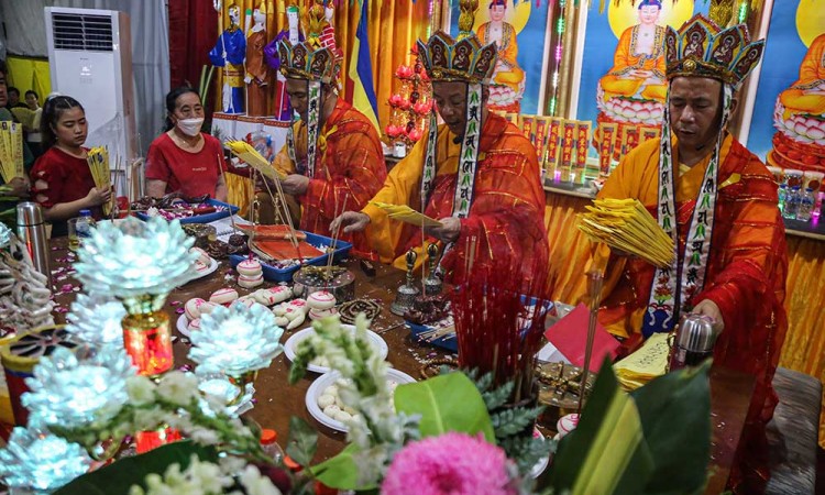 Ritual Sembahyang Ulambana (Phu Tu) King Hoo Ping di Klenteng Tjie Lam Tjay Semarang