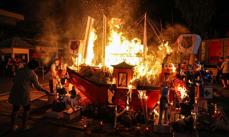 Ritual Sembahyang Ulambana (Phu Tu) King Hoo Ping di Klenteng Tjie Lam Tjay Semarang