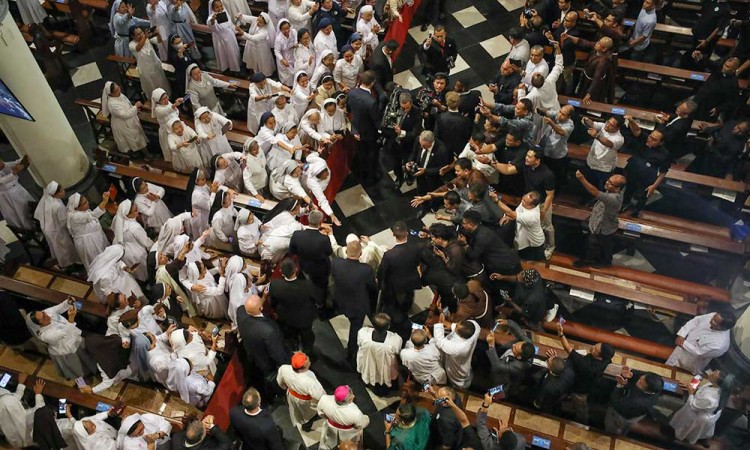 Paus Fransiskus Lakukan Pertemuan di Gereja Katedral Jakarta