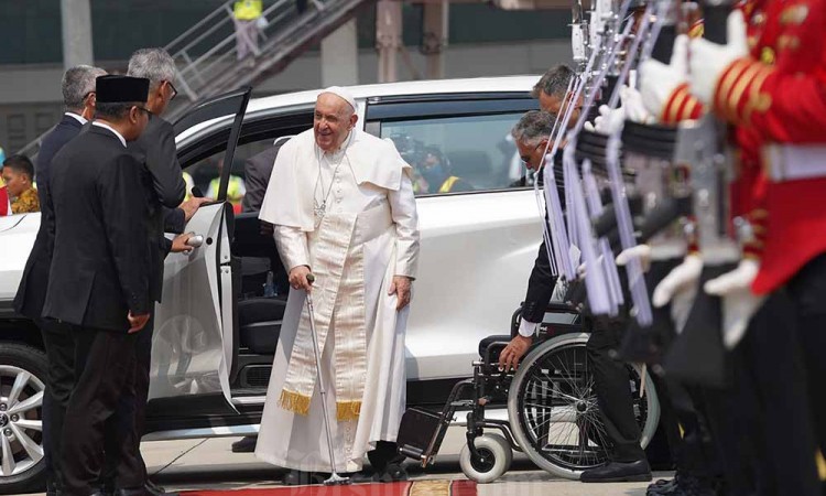 Paus Fransiskus Akhiri Lawatan di Jakarta