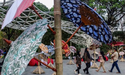 Keindahan Festival Payung Indonesia 2024 di Taman Balekambang Solo