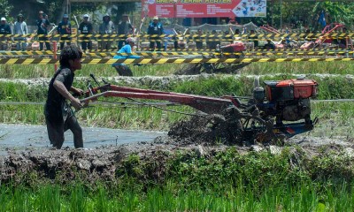 Sejumlah Petani di Klaten Ikuti Lomba Balap Traktor