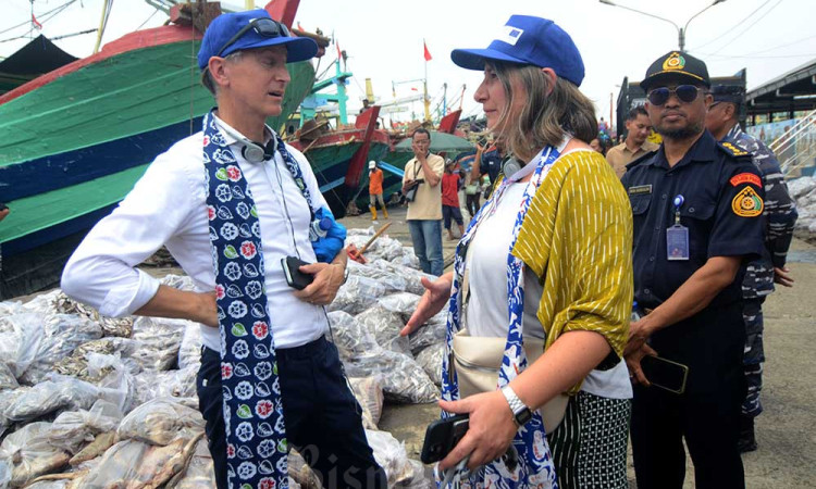 Uni Eropa dan ILO Kunjungi Pelabuhan Perikanan Jongor, Tegal