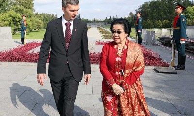 Megawati Soekarnoputri Kunjungi Pemakaman Memorial Piskarevsky di St. Petersburg Rusia