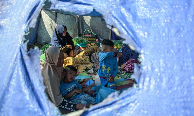 Ratusan Warga Korban Gempa Bumi di Kabupaten Bandung Mengungsi ke Tenda Darurat