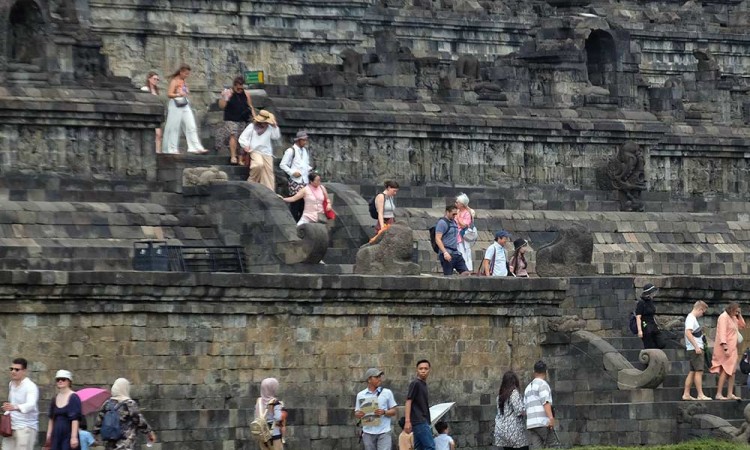 Kemenparekraf Targetkan Kunjungan Wisman ke Candi Borobudur Mencapai 2 Juta Wisatawan Pada Tahun ini