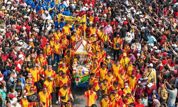 Kirab budaya Gotong Toapekong di Kota Tangerang