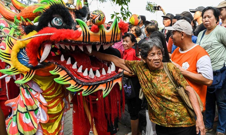 Kirab budaya Gotong Toapekong di Kota Tangerang