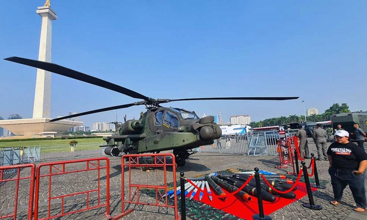 Ratusan Kendaraan Tempur dan Senjata Milik TNI Di pajang saat Pameran Alutsista di Kawasan Monas