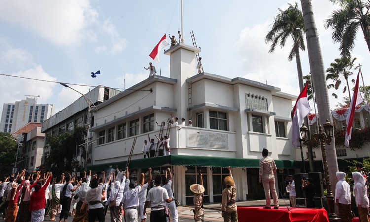 Peringatan Peristiwa Perobekan Bendera Belanda