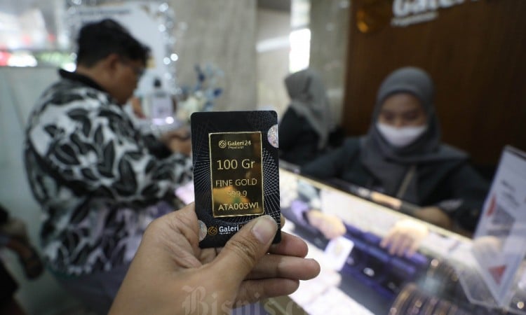 Harga Emas Batangan 24 Karat Terpantau Turun