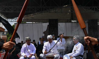 Tradisi Pencucian Pusaka Peninggalan Kerajaan Panjalu Prabu Sanghyang Borosngora