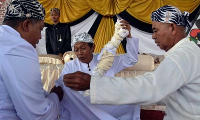 Tradisi Pencucian Pusaka Peninggalan Kerajaan Panjalu Prabu Sanghyang Borosngora