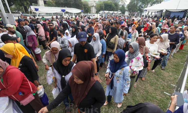 Sambut HUT Ke-26, Bank Mandiri Gelar Pasar Murah