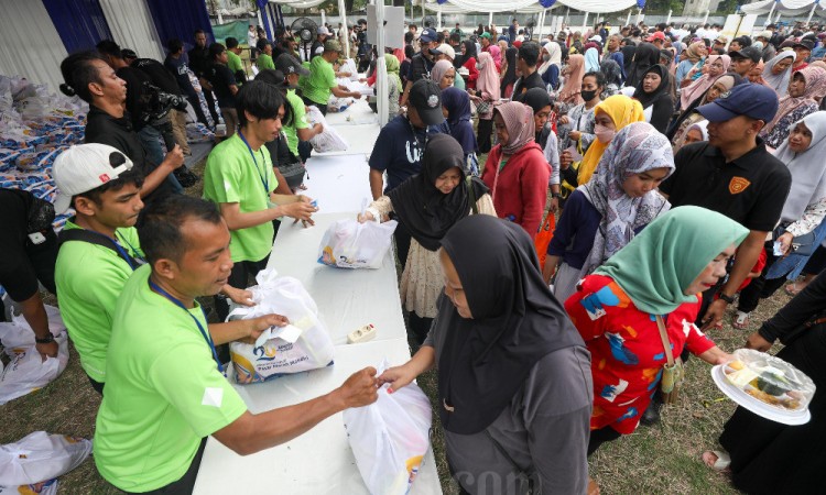 Sambut HUT Ke-26, Bank Mandiri Gelar Pasar Murah