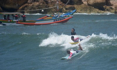 Destinasi Selancar Di Pantai Selatan Jember