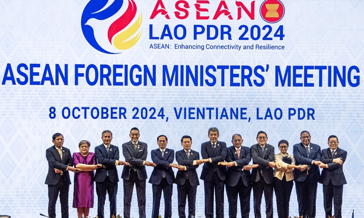 ASEAN Foreign Minister Meeting di Laos