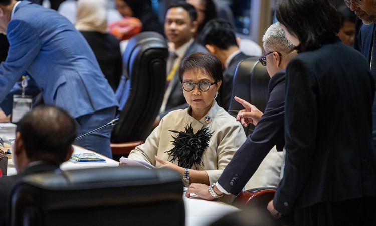 ASEAN Foreign Minister Meeting di Laos