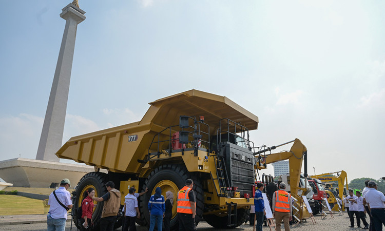 Pameran Alat Berat Industri Pertambangan di Monas