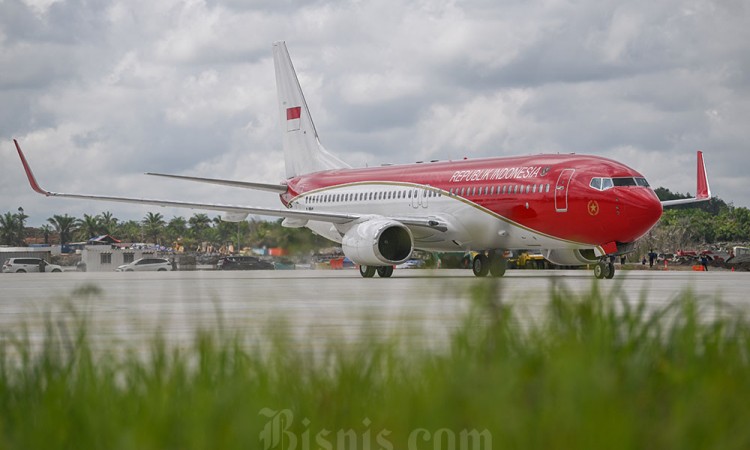 Pesawat Kepresidenan Mendarat Perdana di Bandara IKN